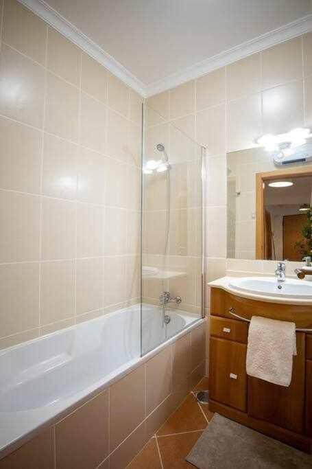 Modern 3Br Apt W/ Lg Terrace, Bbq, Ac & Parking Tavira Luaran gambar